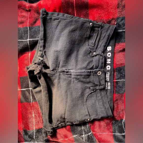 S.O.N.G-CURVY, High rise shorts - Picture 1 of 2